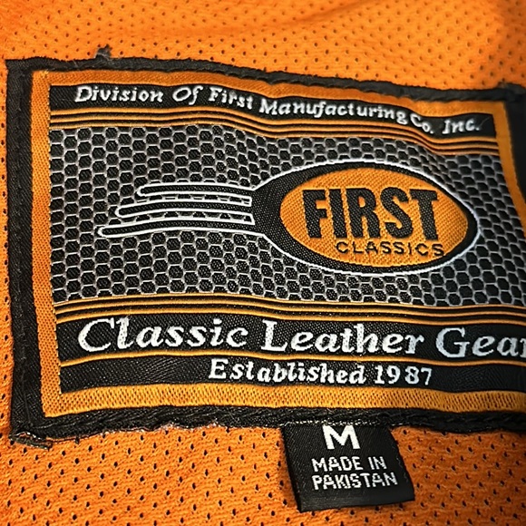 😊 First Classic Leather Motorcycle Vest Jacket - Picture 4 of 5